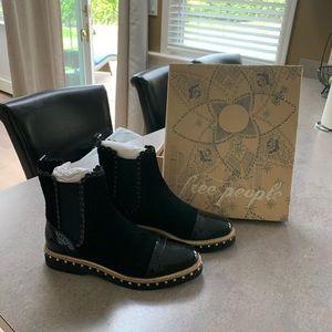 Free People Atlas Chelsea Boot- Black size 10